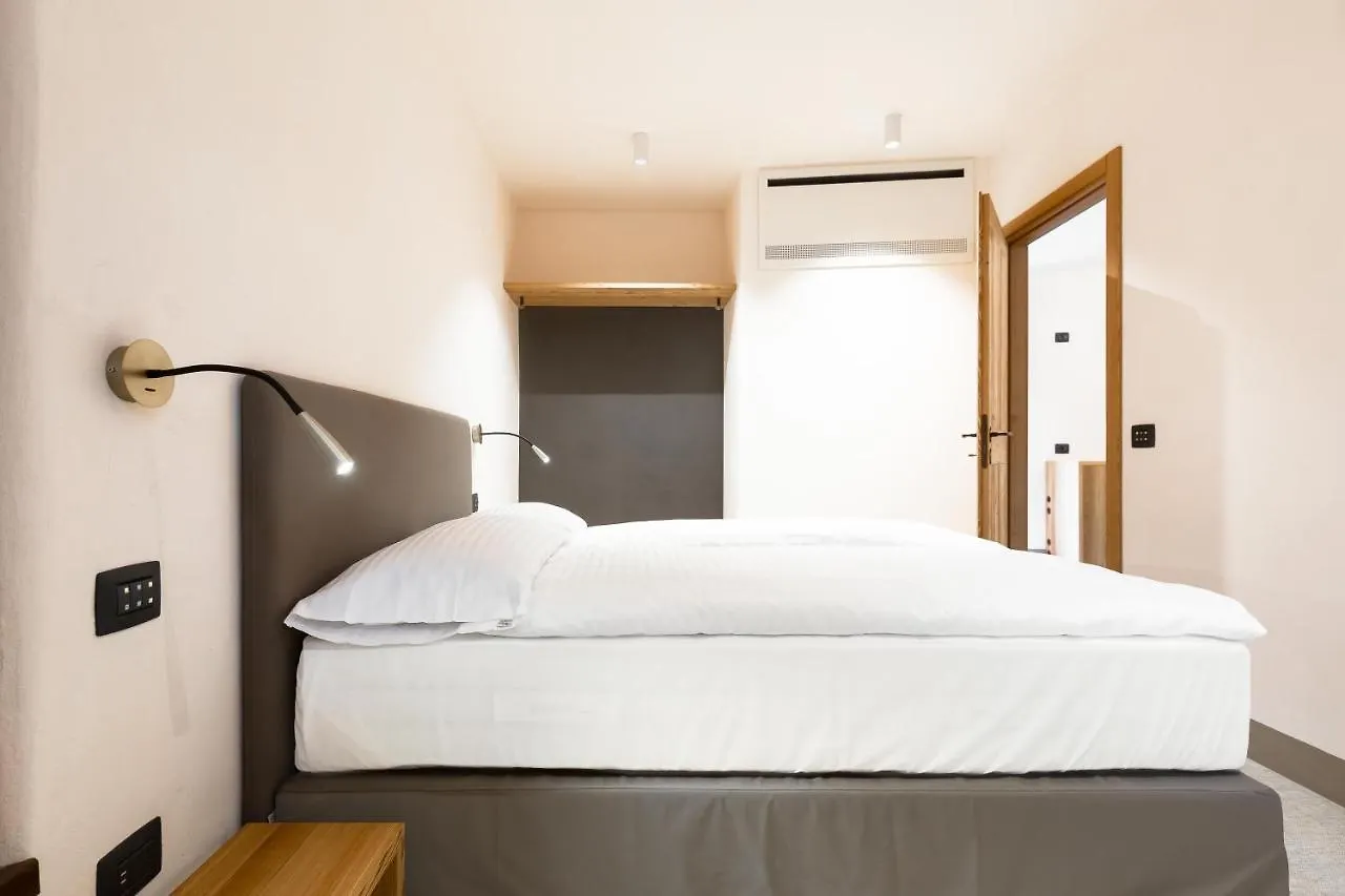 Curt Di Clement Eco Mobility Hotel Tirano