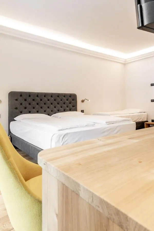 Curt Di Clement Eco Mobility Hotel Tirano
