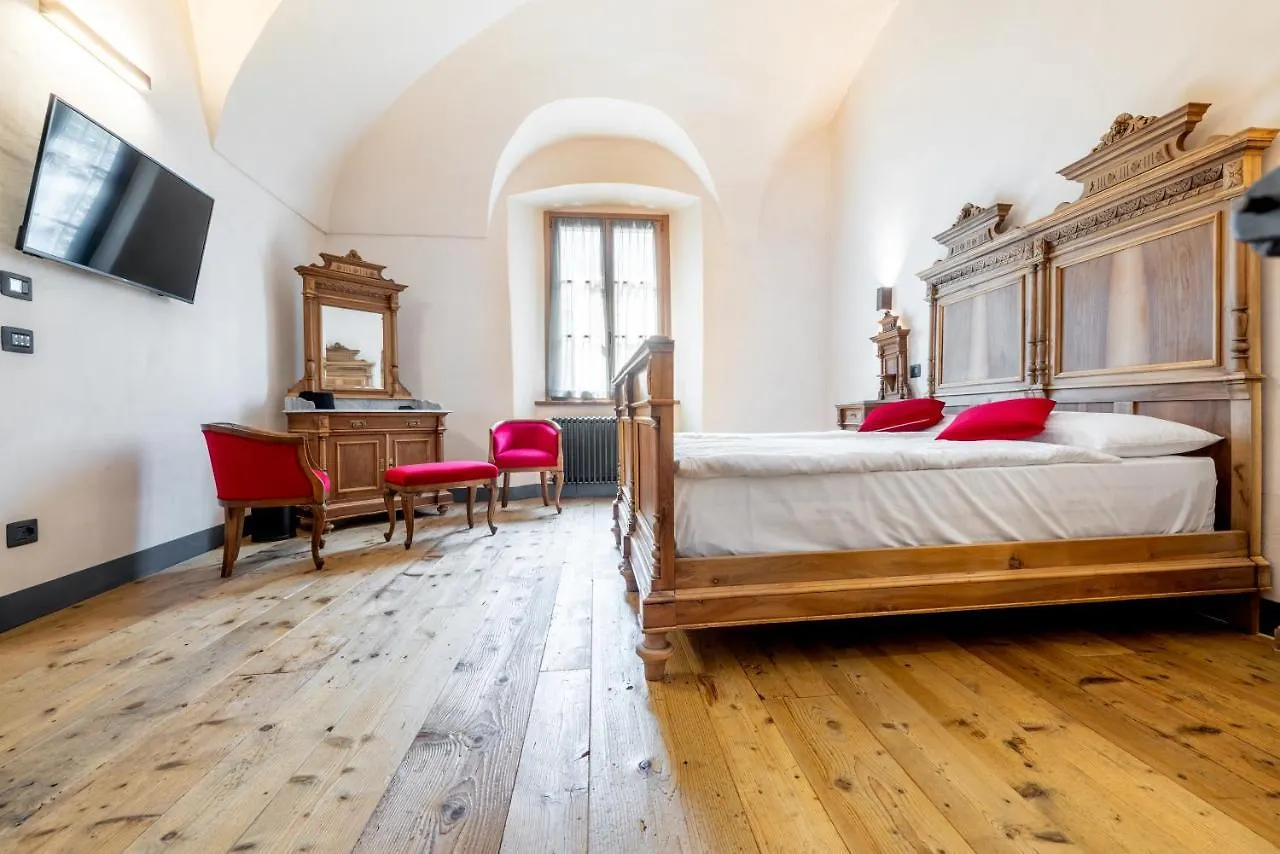 Curt Di Clement Eco Mobility Hotel Tirano