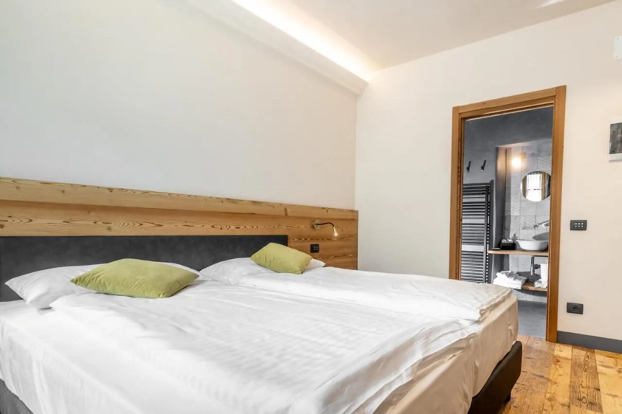 Curt Di Clement Eco Mobility Hotel Tirano