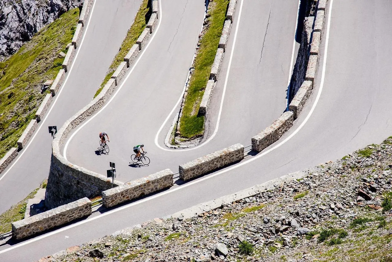Curt Di Clement Eco Mobility Hotel Tirano