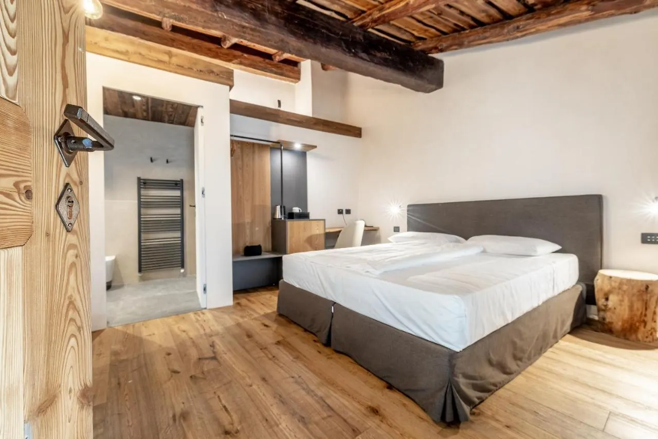Curt Di Clement Eco Mobility Hotel Tirano