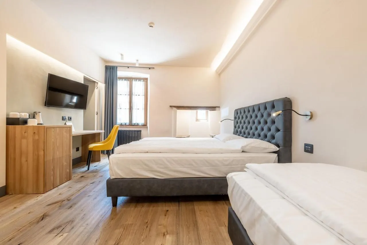 Curt Di Clement Eco Mobility Hotel Tirano
