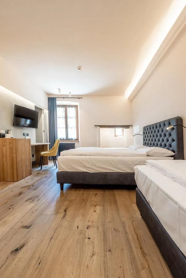 Curt Di Clement Eco Mobility Hotel Tirano