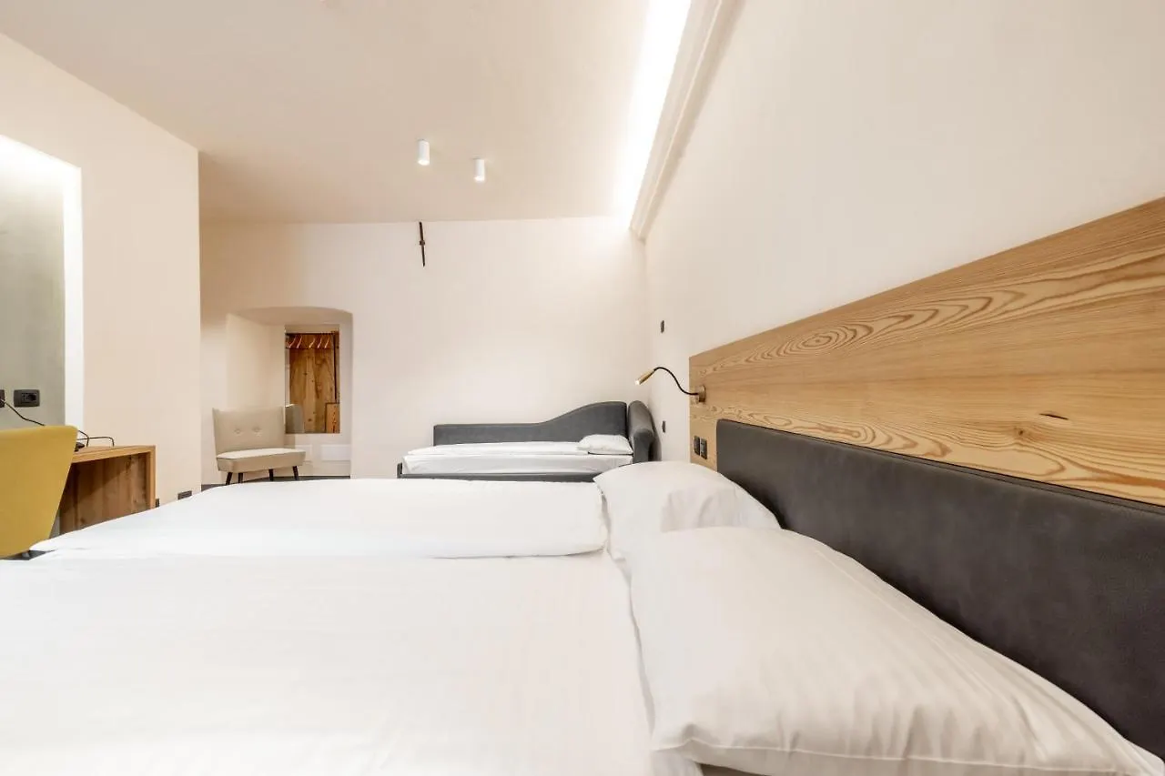 Curt Di Clement Eco Mobility Hotel Tirano Italy