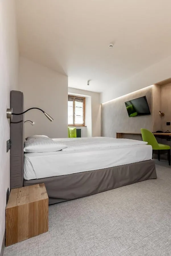 Curt Di Clement Eco Mobility Hotel Tirano