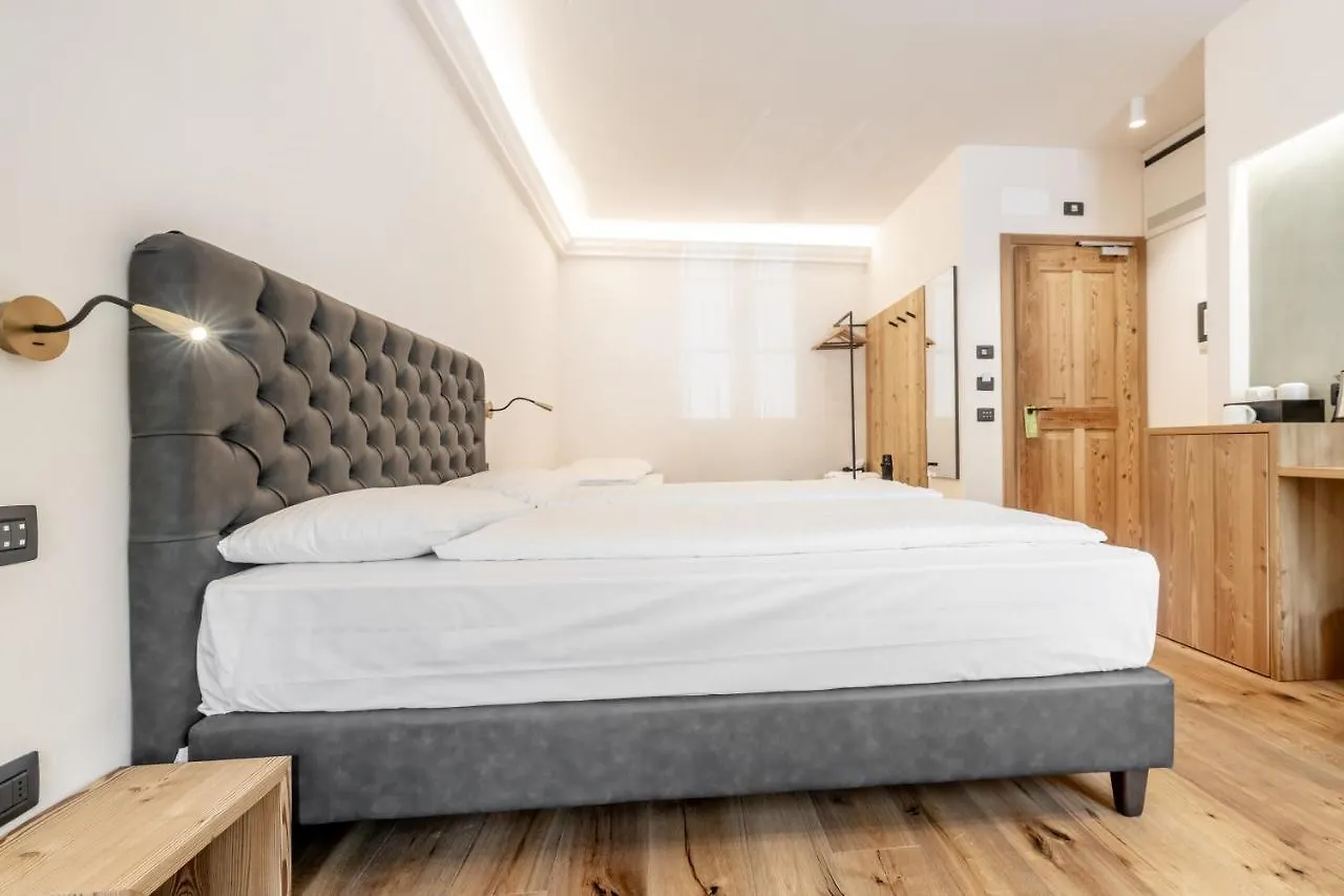 Curt Di Clement Eco Mobility Hotel Tirano