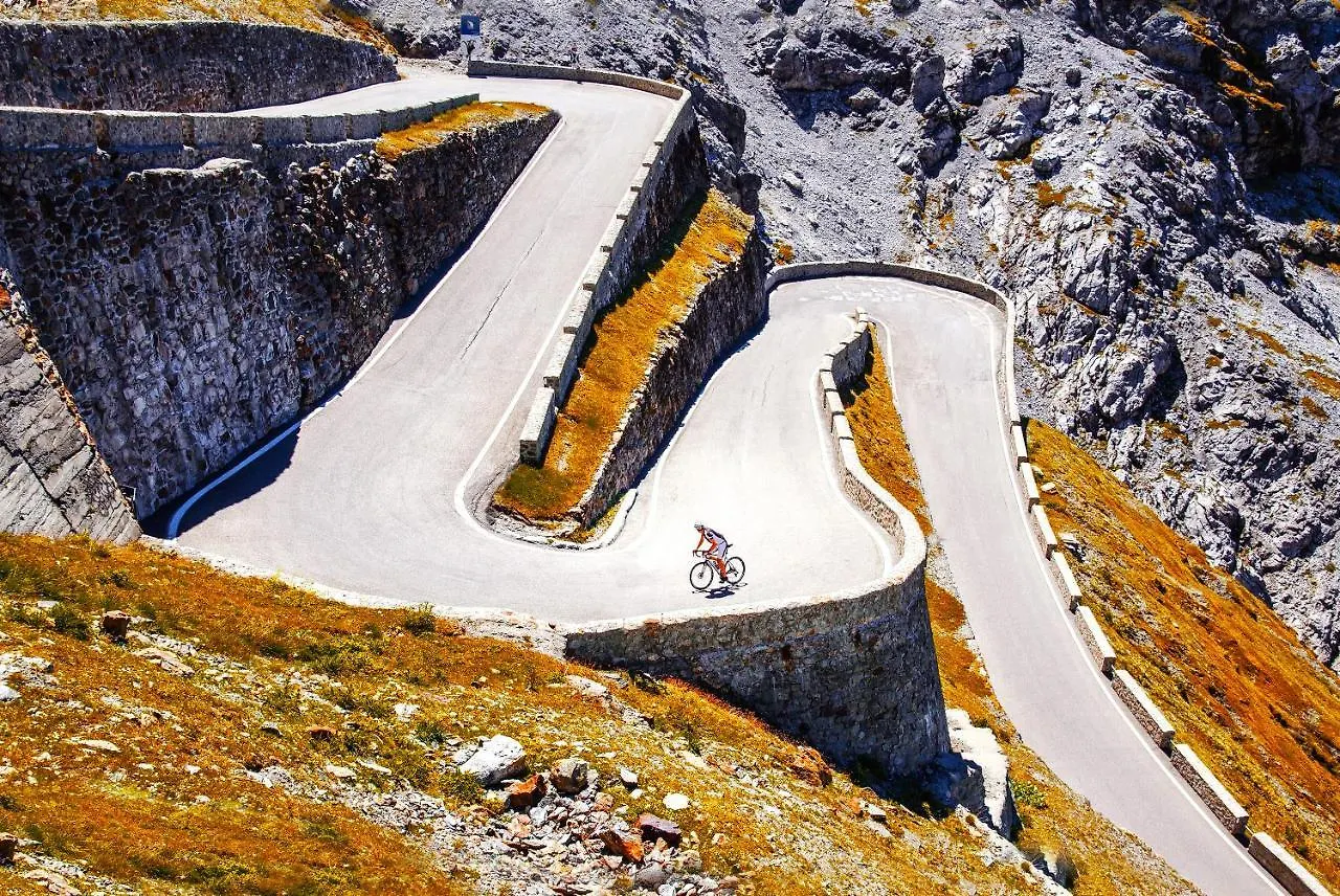 Curt Di Clement Eco Mobility Hotel Tirano